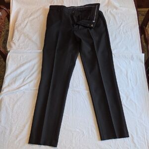 Van Heusen Black Slim Fit Pants 30x32 slim worn once like new